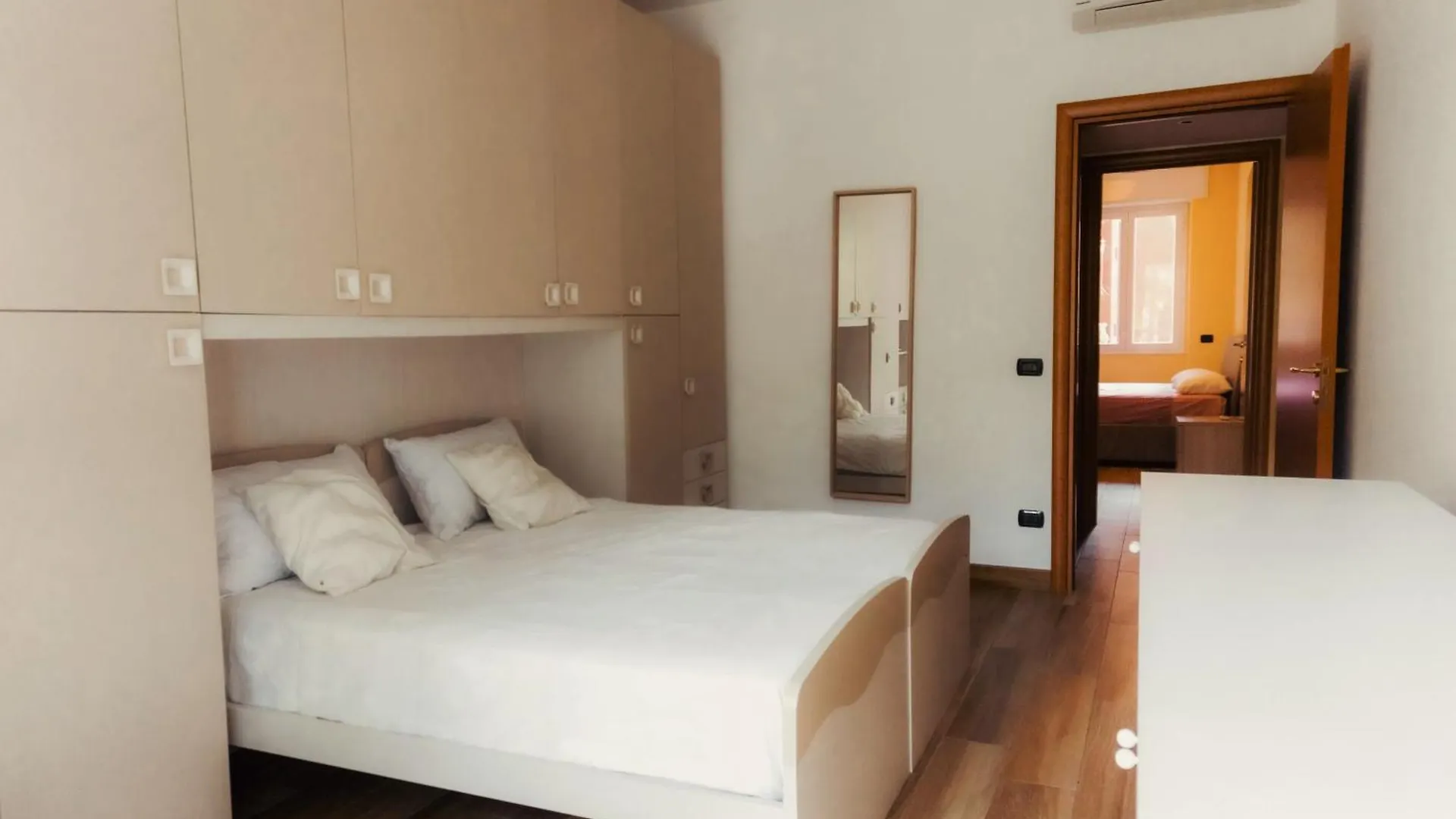 Apartment Prestigioso Appartamento In Zona Tortona - Solari Milan Italy